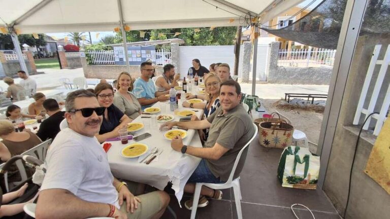 Vila-real reparteix prop de 350 racions en el dia de les calderes de les festes de la Mare de Déu d’Agost