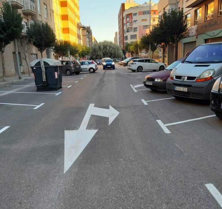 El carrer Penyagolosa amplia places d’aparcament fins a 90 en modalitat d’espiga i passarà a tindre un sol carril