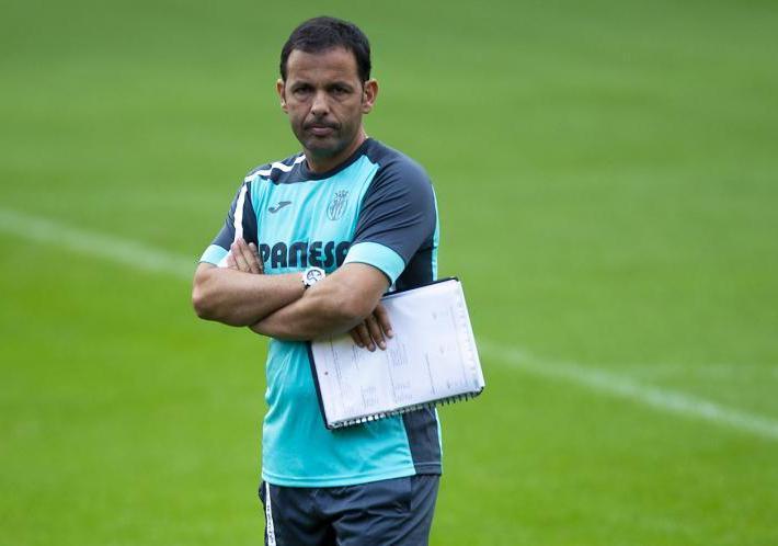 El Villarreal vol tallar en sec la crisi de joc i resultats i destitueix al seu entrenador Javi Calleja