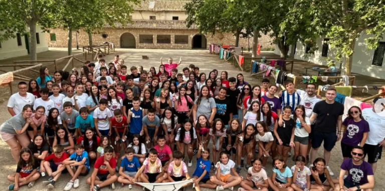 110 xiquets i xiquetes gaudeixen d’un campament d’estiu a Alarcón