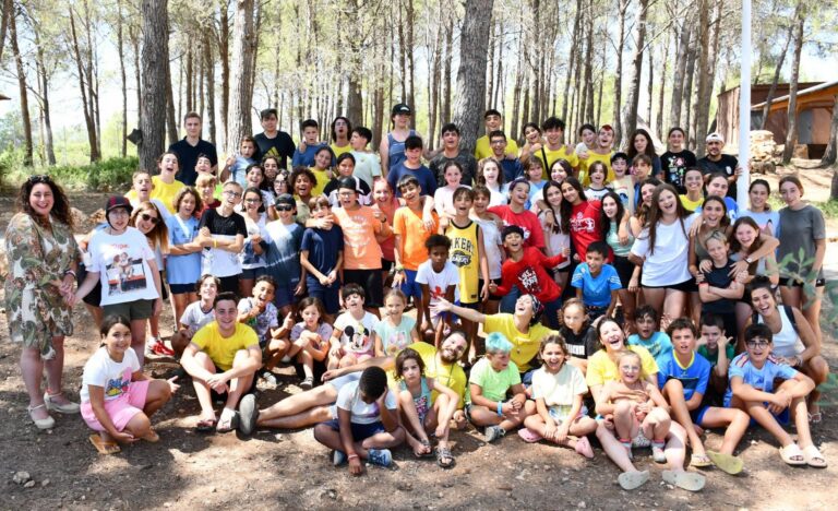 Membres de la corporació assisteixen al campament d’Aspanion a Bunyol