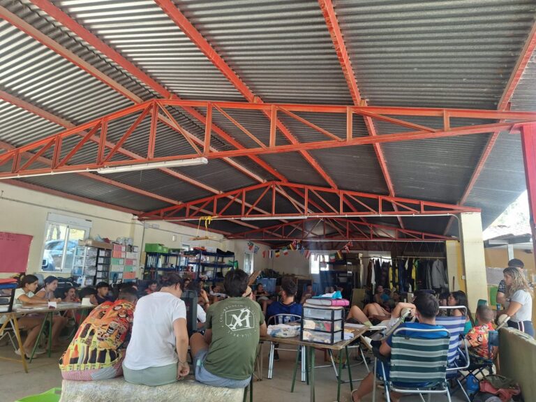 L’Ajuntament de Vila-real visita el campament d’estiu d’Els Lluïsos a Quesa