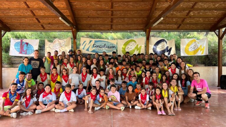 El regidor de Joventut visita el campament de la Consolació a Alborache