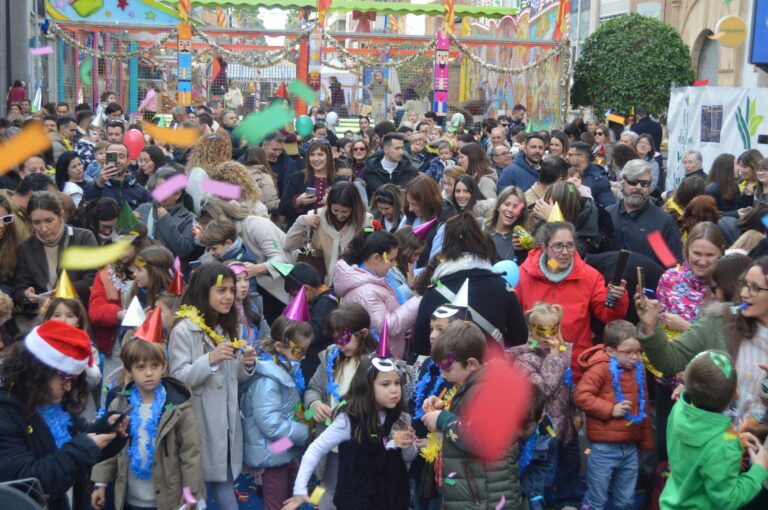 Centenars de xiquets participen en les campanades infantils