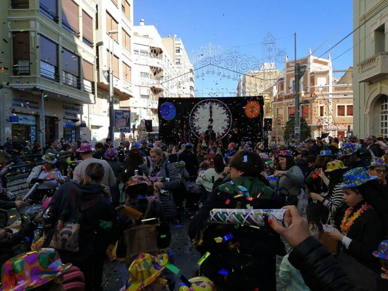 La Fira de Nadal de Vila-real celebra unes originals campanades infantils