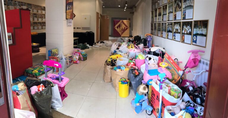 La Comissió de Penyes i la Junta de Festes realitzen la 8a campanya del joguet solidari 