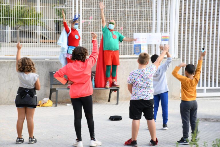 Arranca al jardí Jaume I la primera acció teatral per a conscienciar sobre la prevenció de la COVID-19