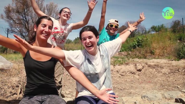 Tens entre 15 i 30 anys i vols fer un voluntariat aquest hivern?