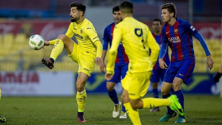 Pau i Carlos Martínez dónen la victòria al Villarreal enfront del líder