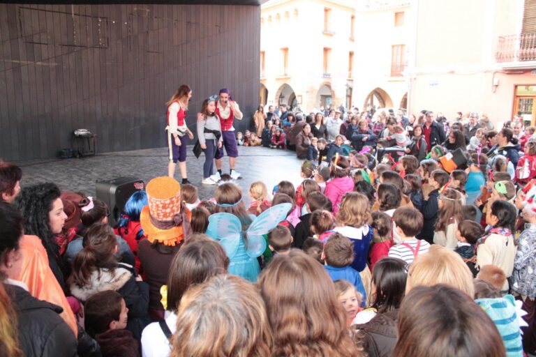 Xana Teatre anima el carnestoltes escolar a la Plaça Major amb l'espectacle 'A l'abordatge'