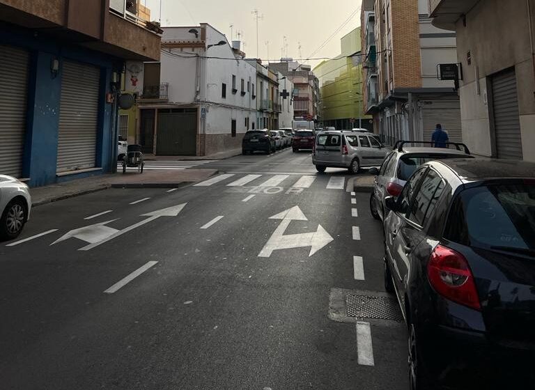 Canvien el sentit de circulació d’un carrer de Vila-real per evitar els accidents recurrents en el punt