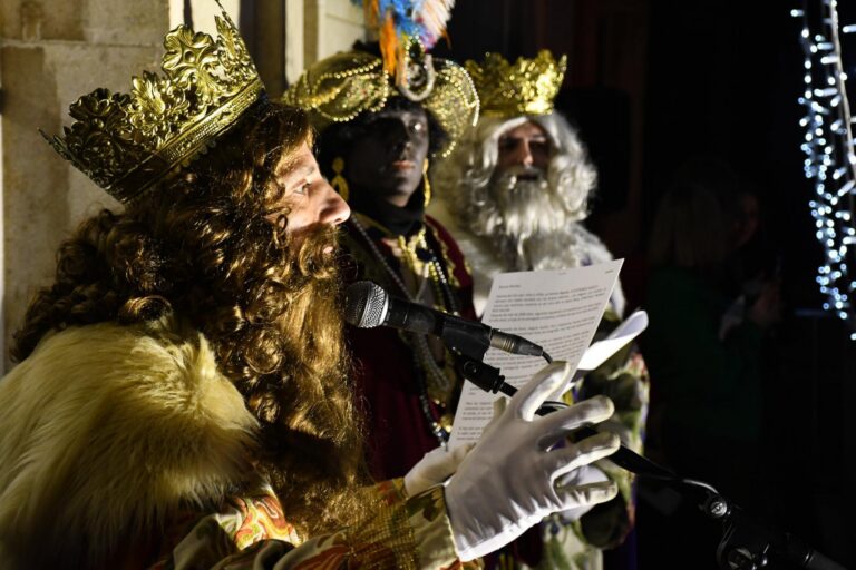 Milers de vila-realencs entonen el ‘Tirorí, Tirorí’ i assisteixen a la 92a edició de la Cavalcada