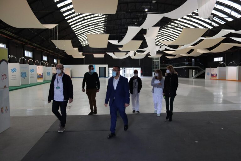 Lluita contra la Covid-19: Docents de tota la comarca es vacunaran a partir de demà al Centre de Congressos