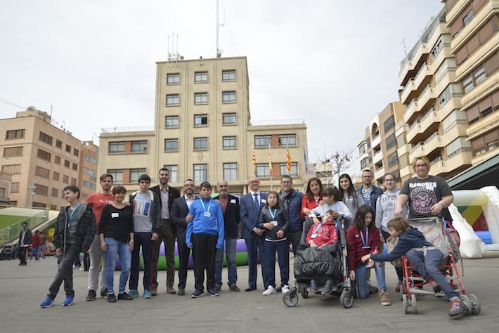 Els usuaris del Campus Natura gaudeixen del seu últim dia en la Festa dels Xiquets celebrada en la Plaça Major