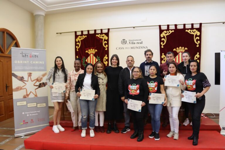 Tots Units tanca el curs Obrint camins