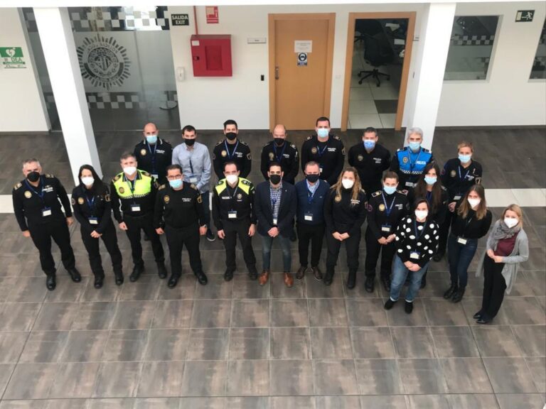 Una trentena de persones finalitzen el curs de Mediació Policial de Vila-real