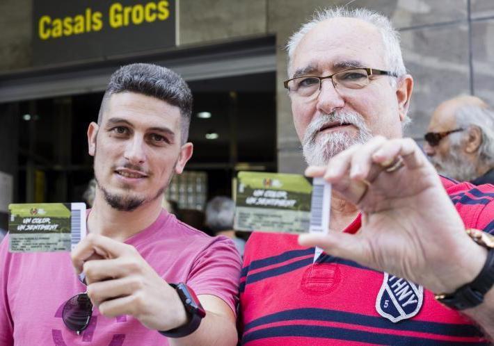 Cues en els limítrofs de l'Estadi de la Ceràmica en l'inici de la campanya d'abonaments del Villarreal 2018-19