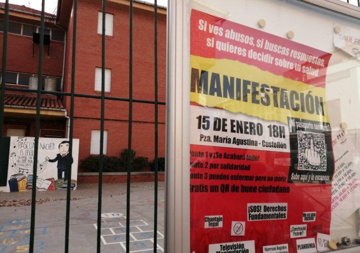 El Pascual Nacher denuncia que els negacionistes pengen cartells en la seua façana