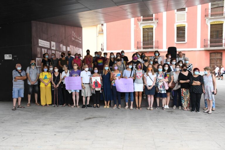 Concentració a la plaça Major de Vila-real en defensa de les dones afganeses