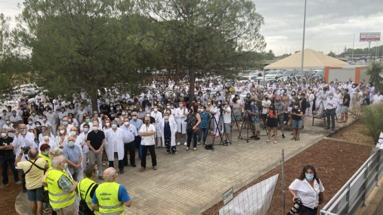 El personal d’Infermeria de l’UCI de la Plana denúncia el sensacionalisme fet de la «pseudoteràpia’ amb ozó