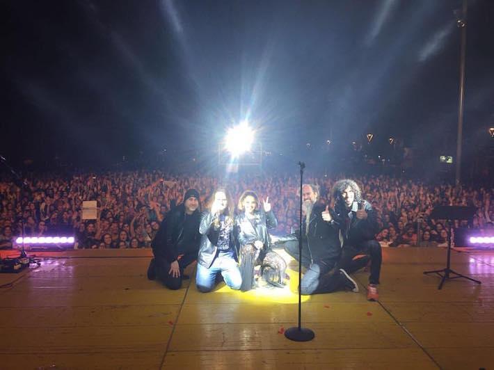 Vila-real sencera va vibrar anit amb el concert de Chenoa en l’esplanada de l’Estadi de la Ceràmica