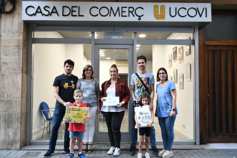 La Colla Gegantera lliura els premis del concurs fotogràfic 'Retrata els Gegants'