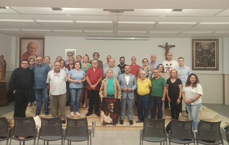 Mossén Sergio Mendoza imparteix una conferència a l’església Arxiprestal