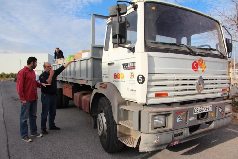 Cooperació col·labora amb l'ONG Obrint Fronteres per enviar roba i productes a Síria