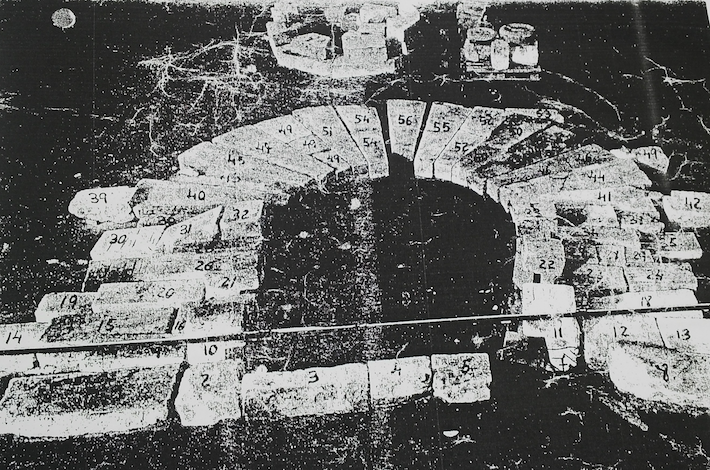 Compromís recorda que fa 4 anys que l’antic arc medieval d’entrada a les dominiques hauria d’estar restaurat