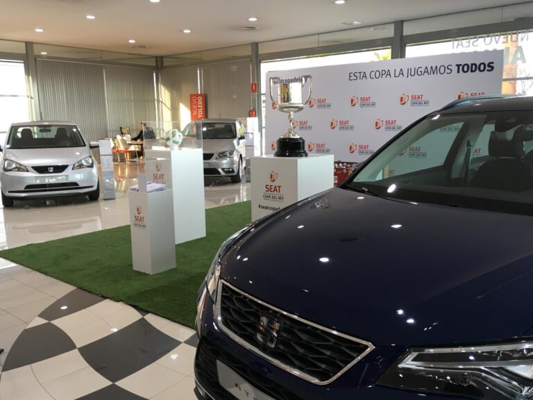 El Trofeu de la Copa del Rei, invitat especial al concessionari SEAT Sevi Real