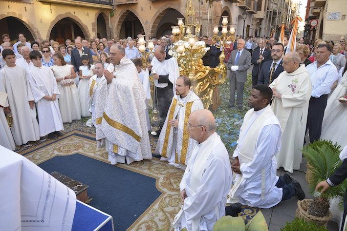 Vila-real celebra el Corpus Christi amb la tradicional missa i la processó