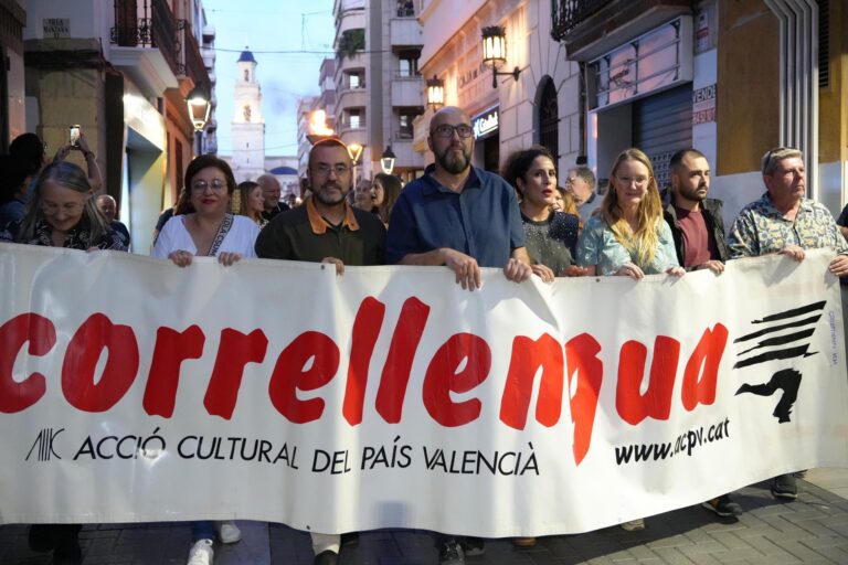Vila-real celebra el 9 d’Octubre presentant la revista Font i el Correllengua cívic