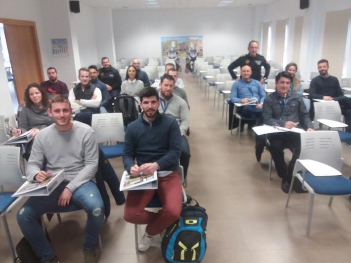 23 agents de tota la Comunitat participen en Curs d'Expert en Mediació Policial 