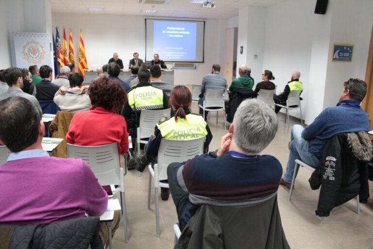 La Policia Local forma en el tractament de l'àmbit penal per a menors
