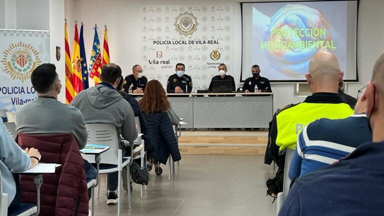La Policia Local impartix un curs sobre actuació policial amb residus a Vila-real