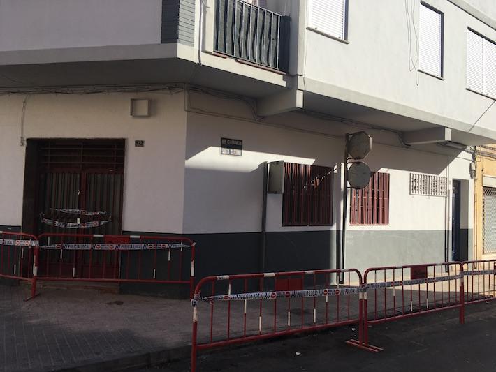 Un bloc d’habitatges del carrer Santa Caterina és desallotjat per perill d'esfondrament