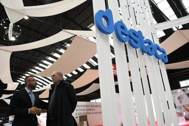 Destaca pensa ja en 2020 amb el repte de potenciar el paper de la dona en la ciència i implicar al públic universitari