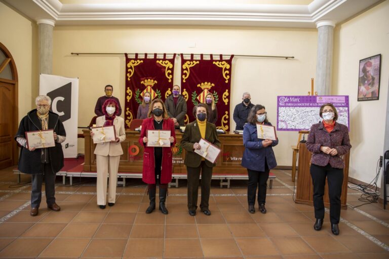 La ciutat homenatja a vila-realenques que treballen per la igualtat en el 8M i inaugura una mostra fotogràfica