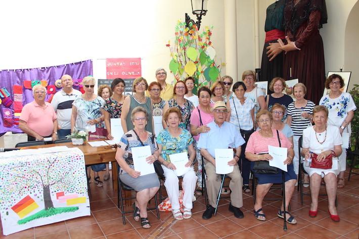 Reconeixement a la junta directiva de l'associació de jubilats la Murà i del Prado