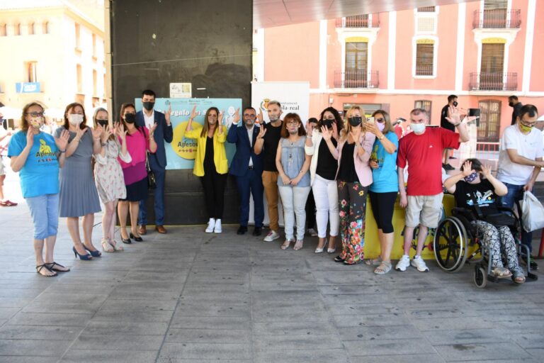 El servei d'acompanyament per a persones sordes i sordcegues, més prop de fer-se realitat