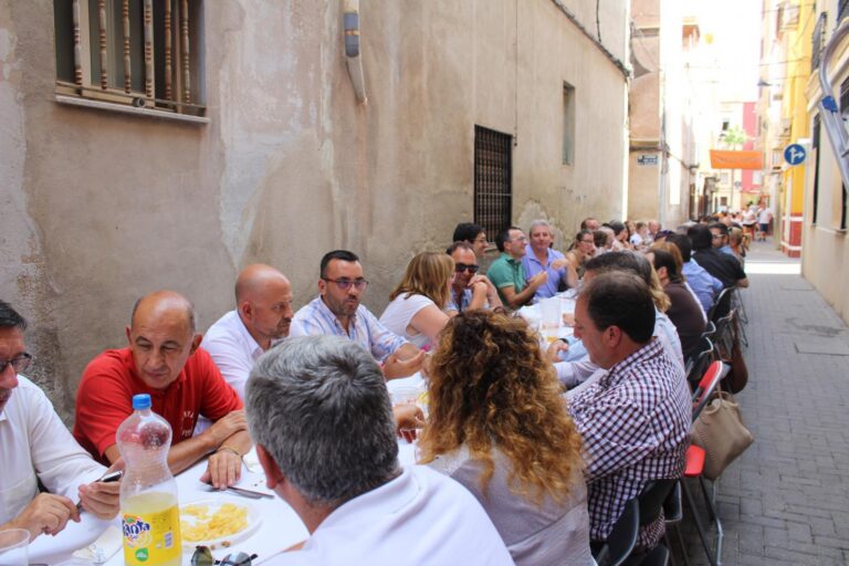 El PSPV-PSOE celebra el seu tradicional dinar de festes a la penya El Vermelló