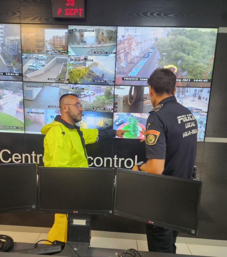 Benlloch supervisa el gabinet d’emergència amb motiu de l’arribada de la Dana a la província