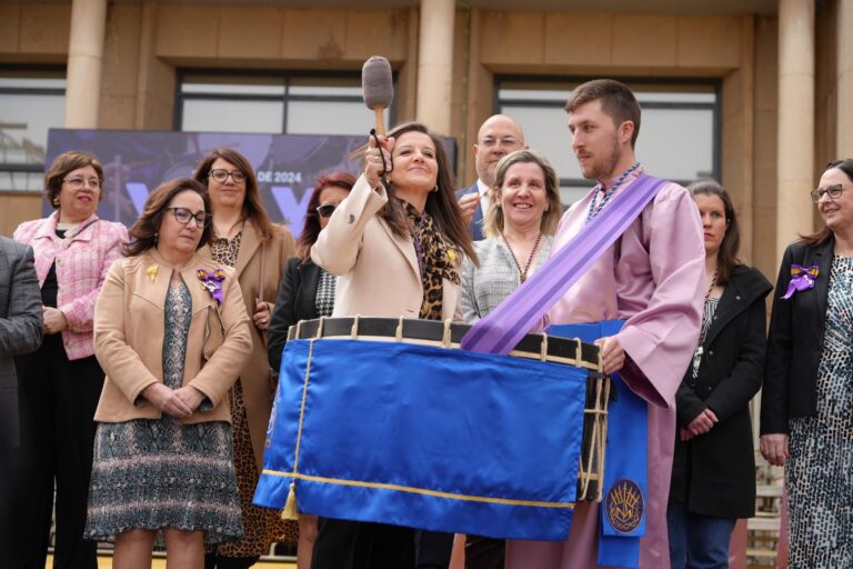 Vila-real dona la benvinguda a la Setmana Santa amb la Tamborada local