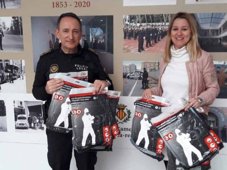 La Cooperativa Catòlica-Agrària de Vila-real dóna deu equips de protecció a la Policia Local