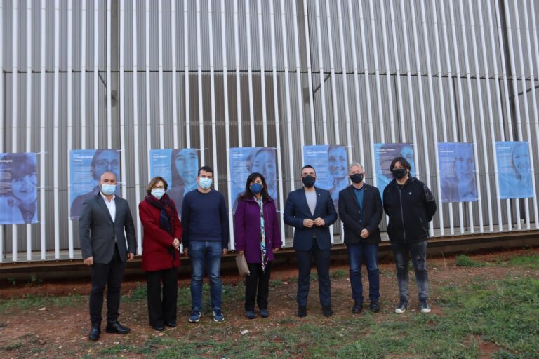 Trenta cartells de més d'una vintena de dones científiques formen l'exposició exterior de la BUC