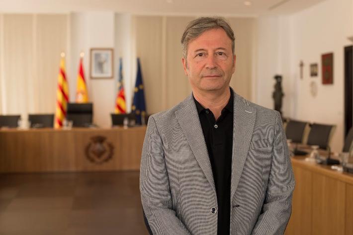 Eduardo Pérez inicia la ronda d’entrevistes amb els col·legis locals i avui ha sigut el torn de l'Escultor Ortells