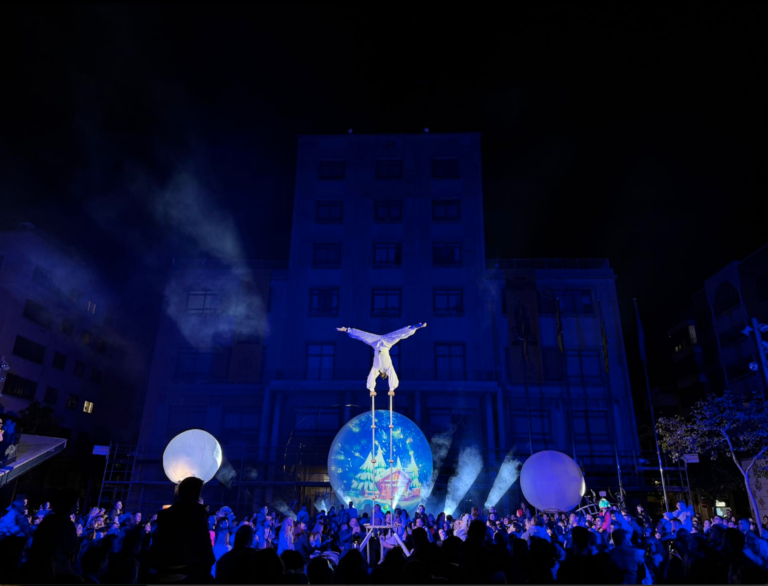 Vila-real encén l’esperit del Nadal amb un espectacle i l’encesa de l’enllumenat