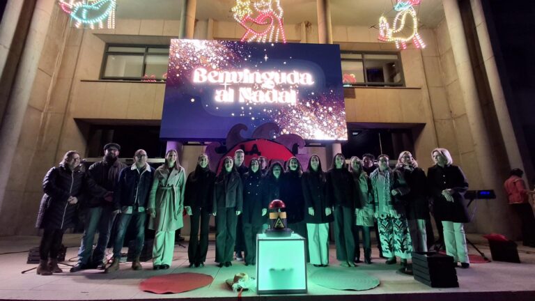 Vila-real encén el Nadal amb un espectacle de llums i focs a la plaça Major