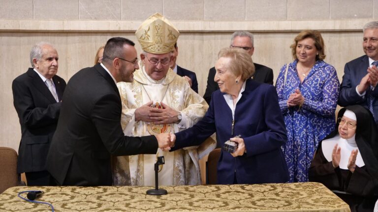 Vila-real entrega el Pasqualí d’Honor a Asunción Manzanet, vídua de José Soriano