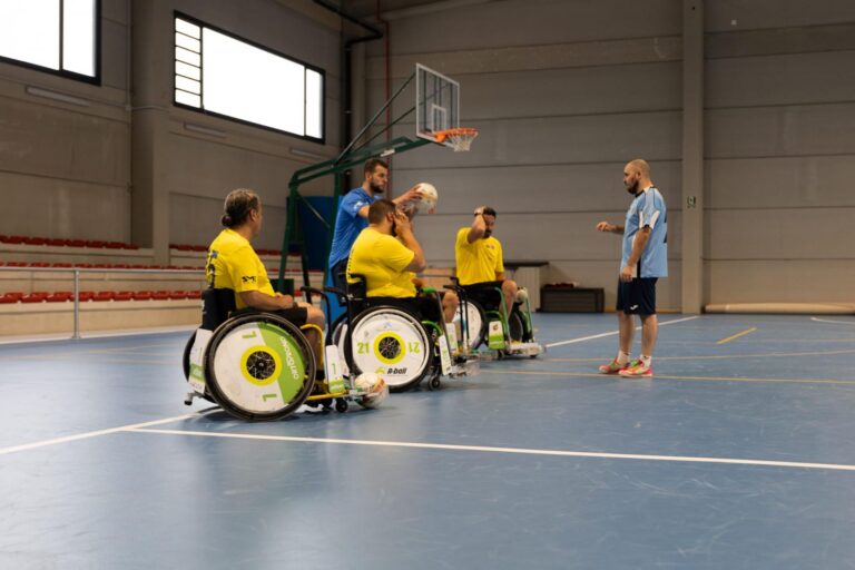 Anima’t a provar A-Ball, el futbol sala adaptat a Vila-real